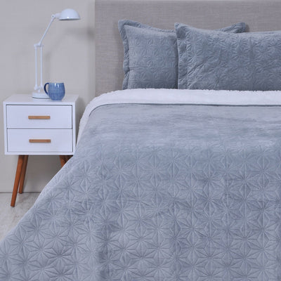 Cubrecama Quilt Velvet-Sherpa Estrellas 1.5 Plazas Gris