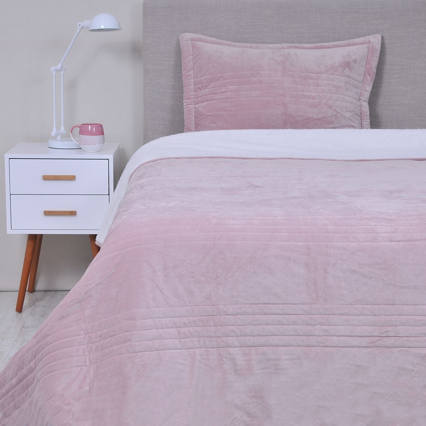 Cubrecama Quilt Velvet Rayas 1.5 Plazas Rosa